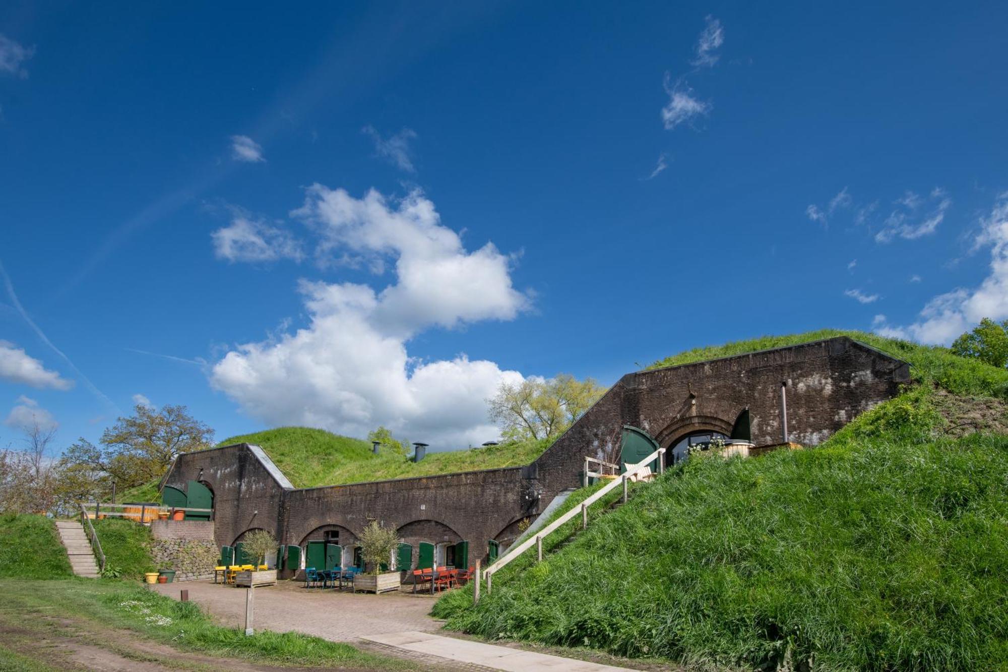 Fort Vuren Luaran gambar