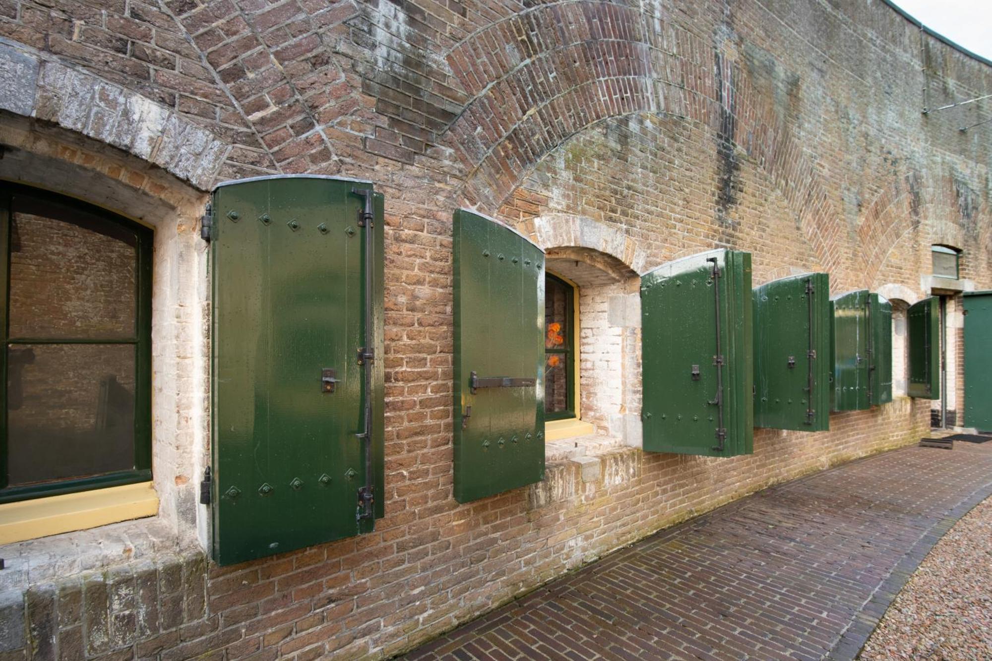 Fort Vuren Luaran gambar