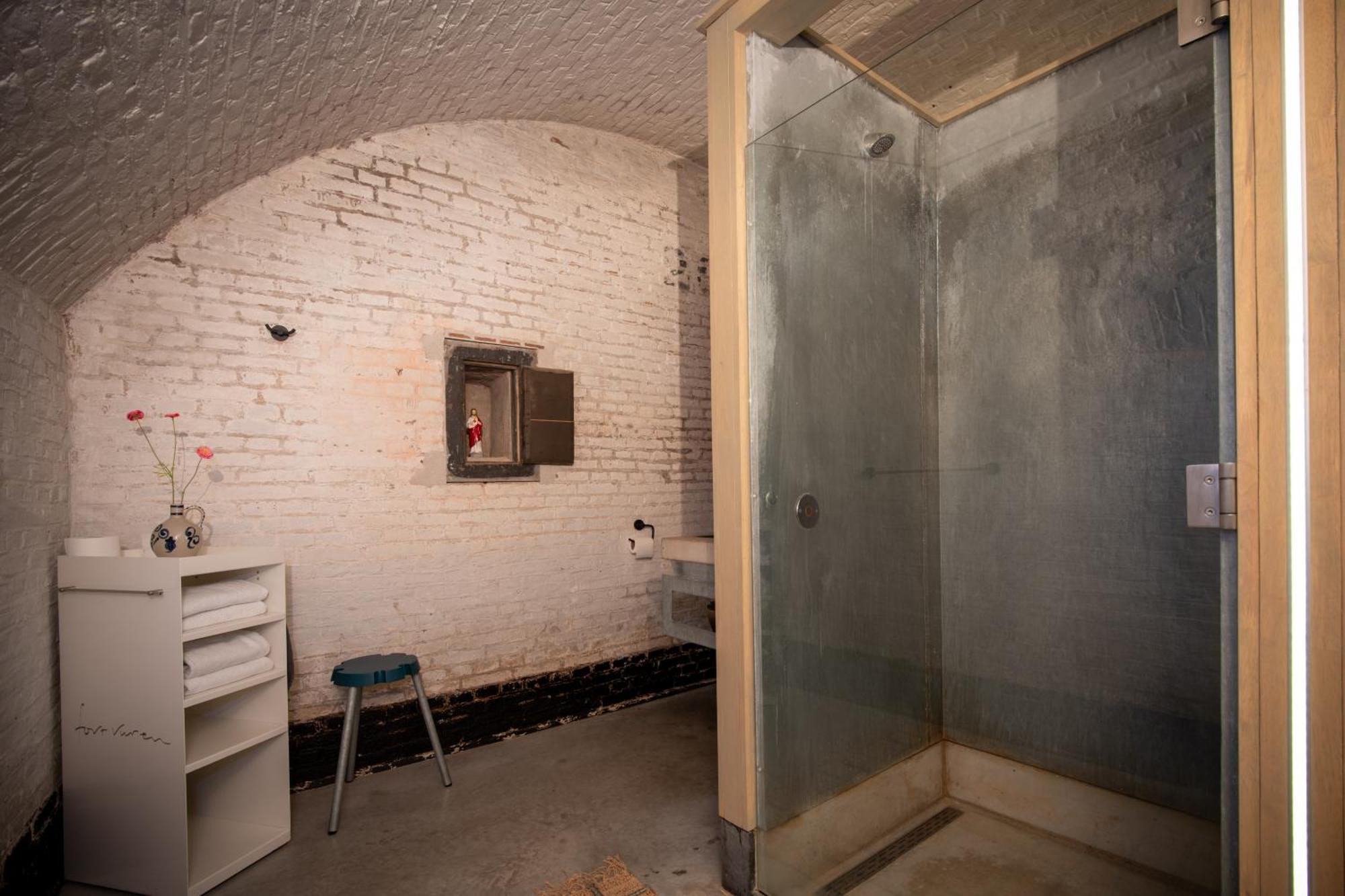 Fort Vuren Luaran gambar